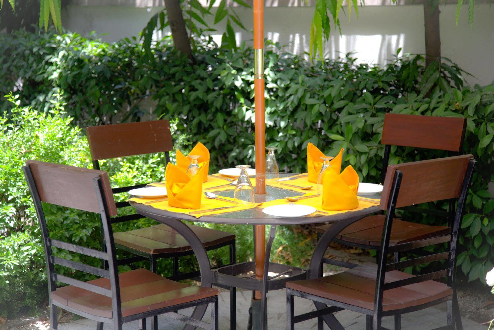 House By Howard New Delhi Buitenkant foto